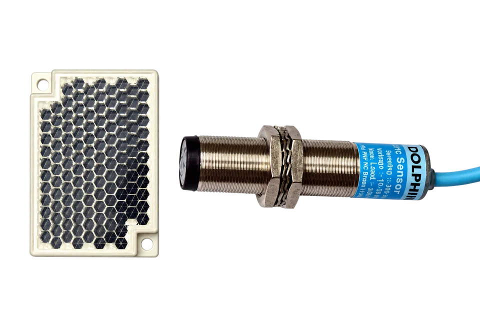 M18 Retro Reflective Sensor Reflector type PNP NO Sn: 3 Metre
